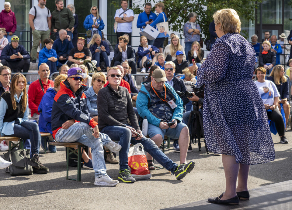 Valgkampanjen handler først og fremst om å treffe folk der de er, både gjennom fysisk tilstedeværelse ute blant folk, og på nett, sier Høyres sjef for digitale medier. Her møter statsminister Erna Solberg velgere i Arendal. Valgkampanjen handler først og fremst om å treffe folk der de er, både gjennom fysisk tilstedeværelse ute blant folk, og på nett, sier Høyres sjef for digitale medier. Her møter statsminister Erna Solberg velgere i Arendal.