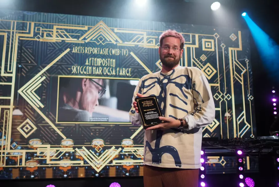 Jonas Brenna tok imot Aftenpostens pris for Årets reportasje web-TV.