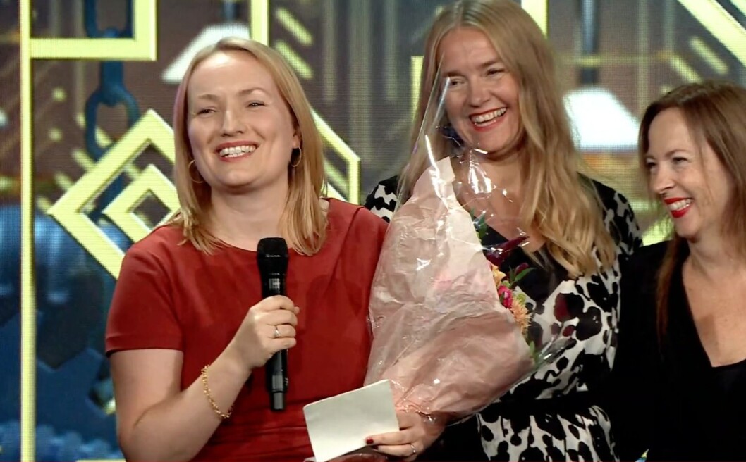 En glad Altså-redaktør, Ida Eliassen-Coker, tar imot prisen for Årets magasin. En glad Altså-redaktør, Ida Eliassen-Coker, tar imot prisen for Årets magasin.