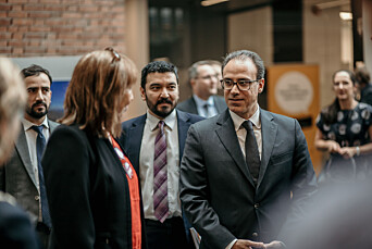 Den Afghanske ambassadøren i Norge, Youssof Ghafoorzai, var også til stede under åpningen av fotoutstillingen. Den Afghanske ambassadøren i Norge, Youssof Ghafoorzai, var også til stede under åpningen av fotoutstillingen.
