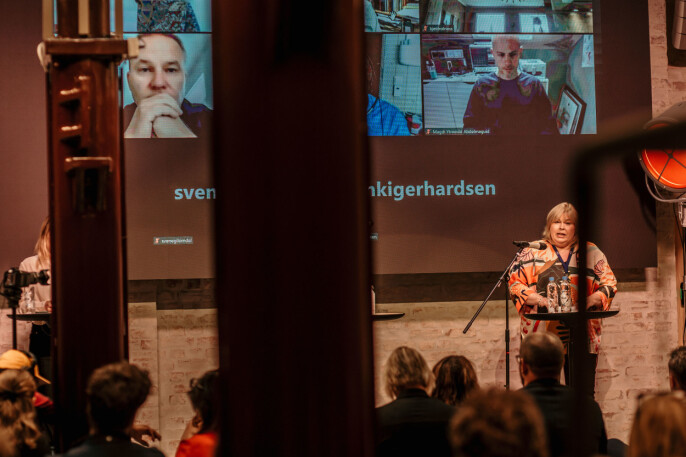 Presseforbundets Elin Floberghagen på podiet. Presseforbundets Elin Floberghagen på podiet.