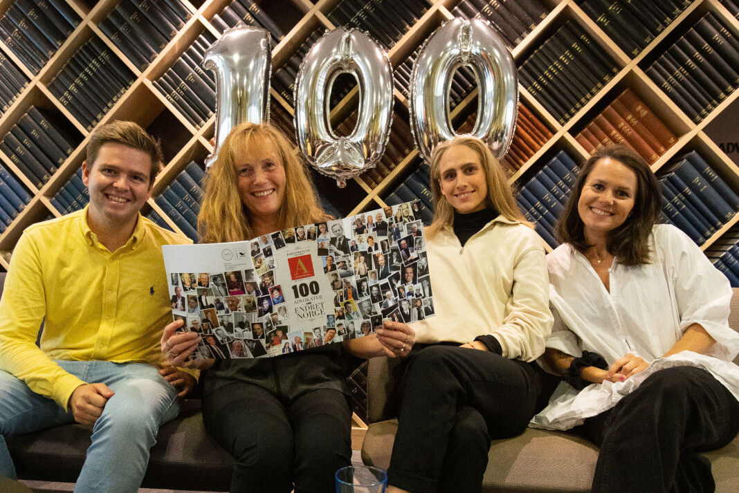 Redaksjonen i Advokatbladet består av (f.v.) journalisten Henrik Skjevestad, redaktør Nina Schmidt og masterstudenten i juss Kari Hegstad som er vikar for Thea N. Dahl (til høyre) mens hun er i foreldrepermisjon Redaksjonen i Advokatbladet består av (f.v.) journalisten Henrik Skjevestad, redaktør Nina Schmidt og masterstudenten i juss Kari Hegstad som er vikar for Thea N. Dahl (til høyre) mens hun er i foreldrepermisjon