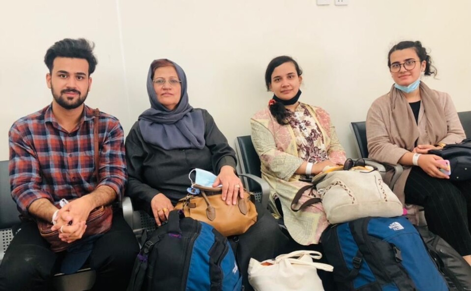 På flyplassen i Doha, i avvente på et fly med uviss destinasjon. På flyplassen i Doha, i avvente på et fly med uviss destinasjon.