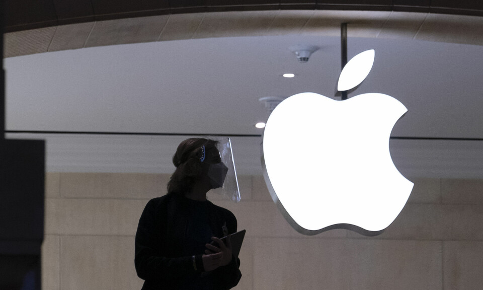 Apple utsetter det omdiskuterte grepet med å skanne folks mobiltelefoner for å hindre deling av overgrepsmateriale.