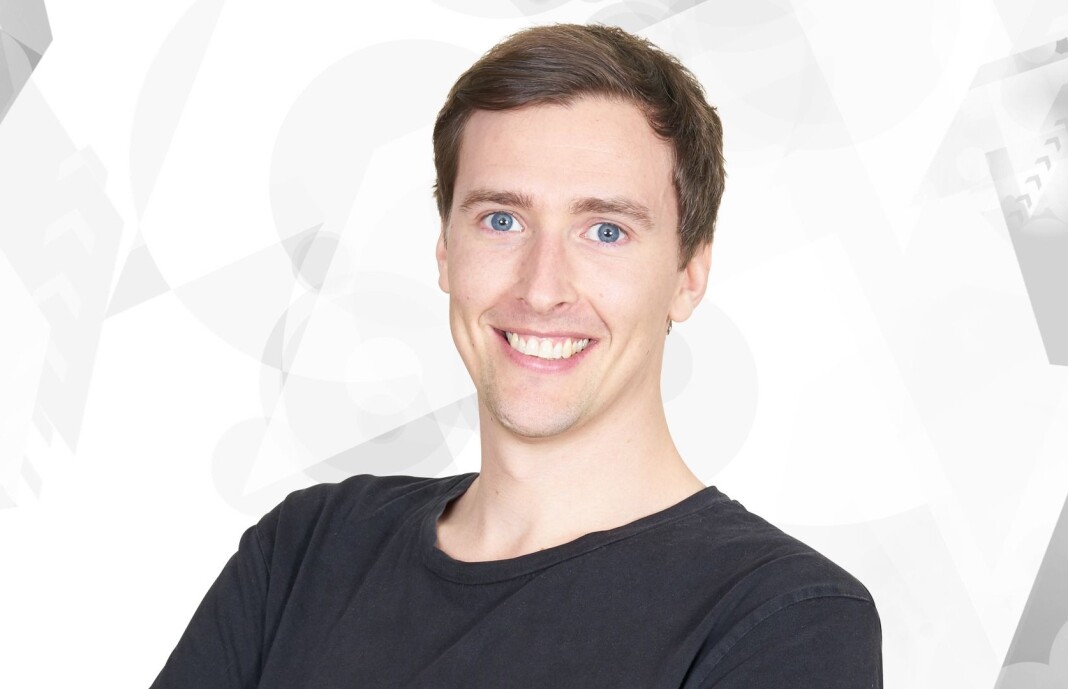 Simen Sveen har de siste årene hatt ansvaret for sportsdekningen på P4, og samtidig vært programleder på P4, P5, P9 og P10. Simen Sveen har de siste årene hatt ansvaret for sportsdekningen på P4, og samtidig vært programleder på P4, P5, P9 og P10.