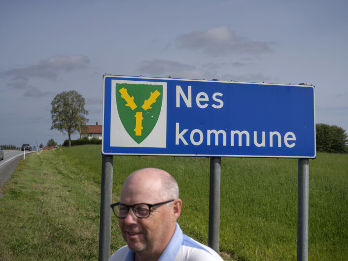 Lokalavisa Raumnes dekker Nes, og bare Nes. Jan Erik Hæhre har jobbet 27 år i redaksjonen. Lokalavisa Raumnes dekker Nes, og bare Nes. Jan Erik Hæhre har jobbet 27 år i redaksjonen.