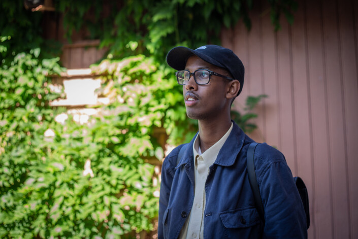 Abdirahman Hassan i Botaniske Hage på Tøyen, noen hundre meter fra barndomshjemmet. Abdirahman Hassan i Botaniske Hage på Tøyen, noen hundre meter fra barndomshjemmet.
