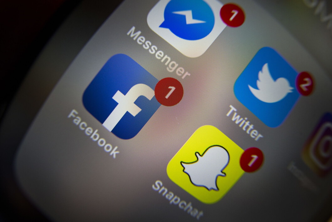 Facebook og Twitter føyer seg inn i rekken av teknologiselskaper som er bøtelagt i Russland. Facebook og Twitter føyer seg inn i rekken av teknologiselskaper som er bøtelagt i Russland.