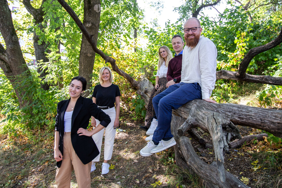 Noen av journalistene i NRKs klimaredaksjon: (f.v.) Milana Knezevic, Tiril Mettesdatter Solvang, Iselin Fjeld, Hallvard Norum og Hans Cosson-Eide.