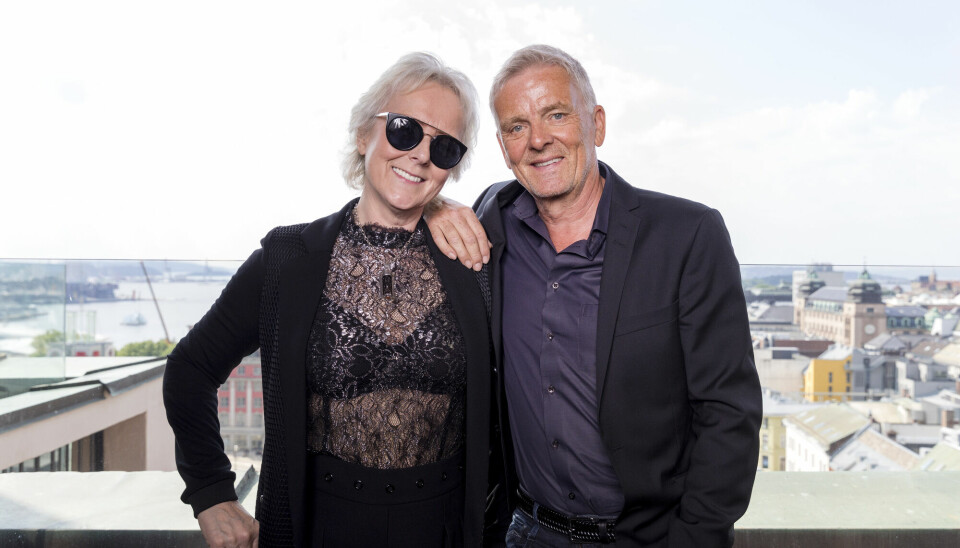 Programleder Tom Strømnæss og medium Lena Ranehag. Foto: Gorm Kallestad / NTB
