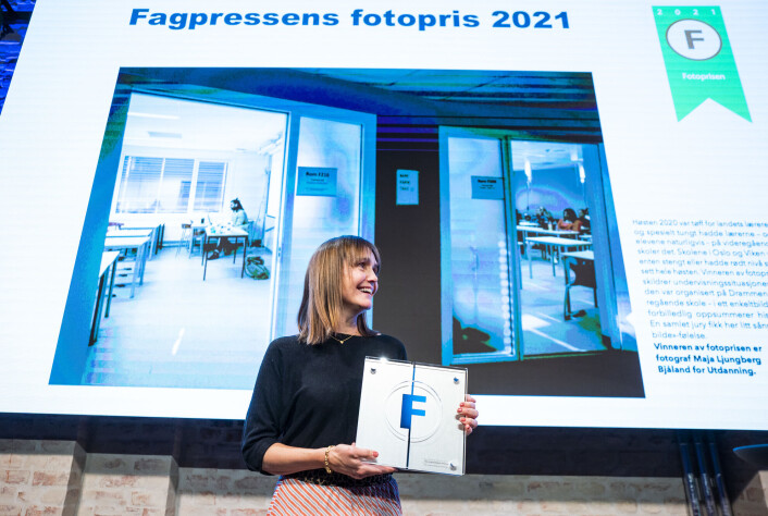 Sonja Holterman tok imot Fagpressens fotopris 2021 på vegne av fotograf Maja Ljungberg Bjåland i bladet Utdanning. Sonja Holterman tok imot Fagpressens fotopris 2021 på vegne av fotograf Maja Ljungberg Bjåland i bladet Utdanning.