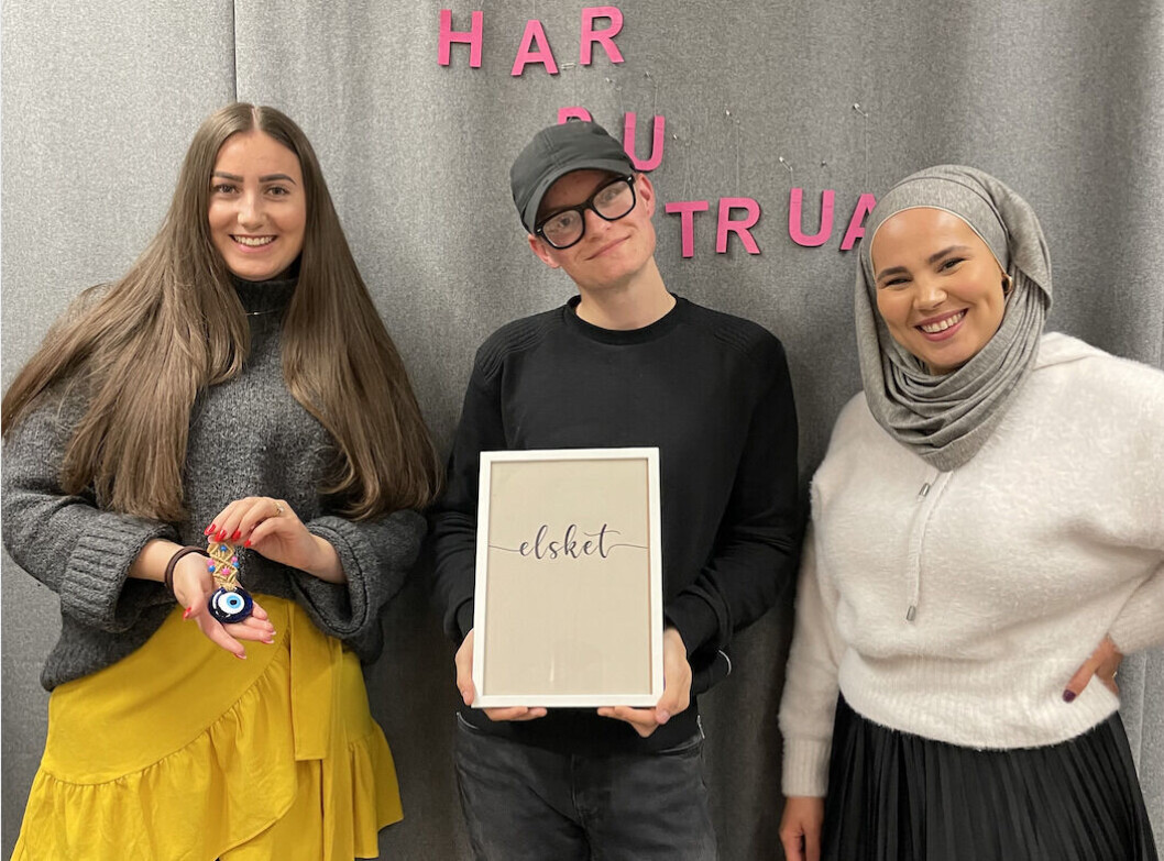 Ida Shirazi (t.v.), Iman Meskini og deres første gjest: Den kristne tiktokeren Levi-Johan Ellingsen Holm. Ida Shirazi (t.v.), Iman Meskini og deres første gjest: Den kristne tiktokeren Levi-Johan Ellingsen Holm.