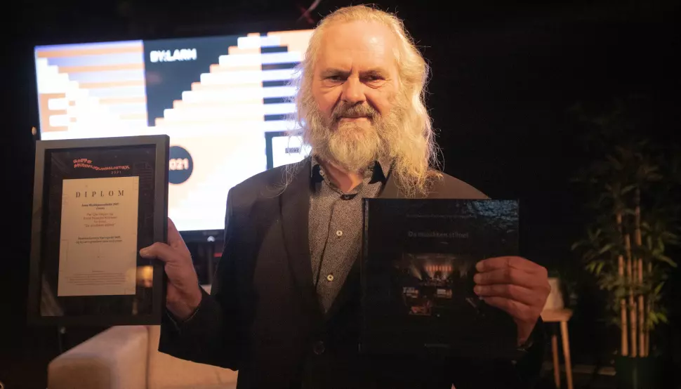 Arvid Skancke-Knudsen vinner prisen for beste musikkjournalistikk for boka «Da musikken stilnet».