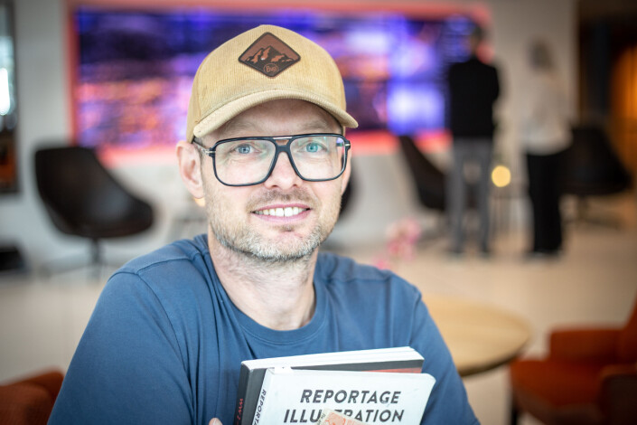 Den danske frilansjournalisten Jakob Fälling har historiefortelling som sitt fagfelt. Han underviser ved Danmarks Medie- og Journalisthøyskole og har i tillegg utgitt en rekke bøker og magasinartikler.