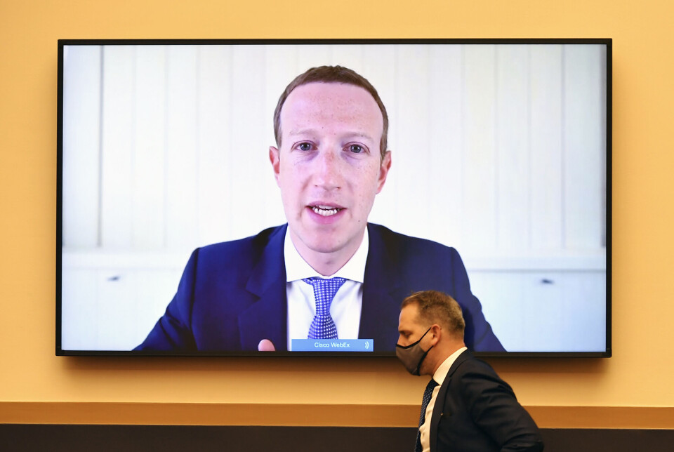 Facebook-sjef Mark Zuckerberg vil ikke lenger la de ansatte få lov til å jobbe hjemmefra. Facebook-sjef Mark Zuckerberg vil ikke lenger la de ansatte få lov til å jobbe hjemmefra.