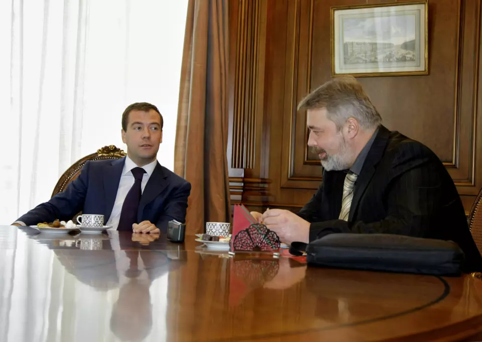 Dmitrij Medvedev blir intervjuet av Dmitrij Muratov i 2009.