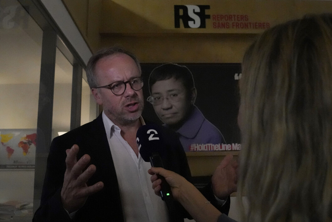 Christophe Deloire, lederen for Reportere uten grenser, blir intervjuet om fredspristildelingen. Christophe Deloire, lederen for Reportere uten grenser, blir intervjuet om fredspristildelingen.