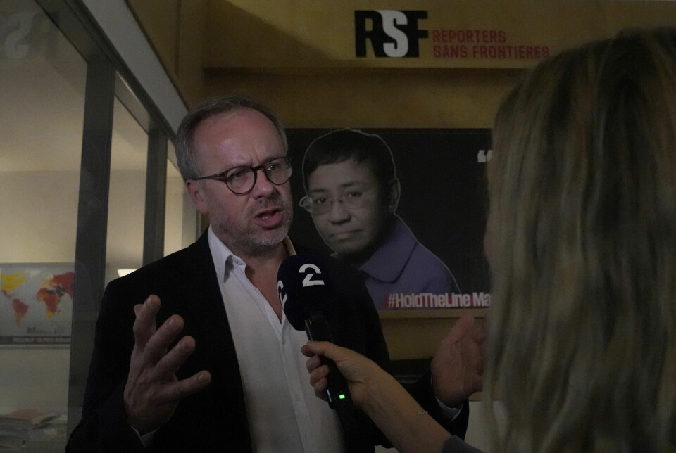 Christophe Deloire, lederen for Reportere uten grenser, blir intervjuet om fredspristildelingen.