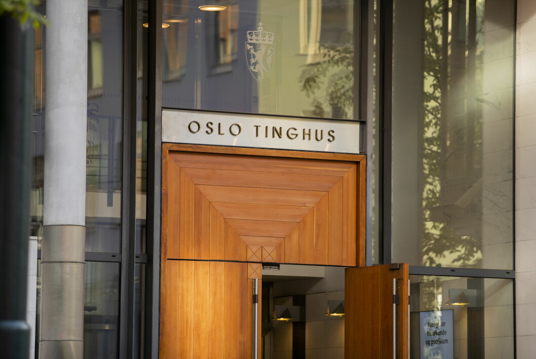 Oslo tingrett har dømt en kjent artist til overføring til tvungent psykisk helsevern etter at en NRK-profil ble slått ned i januar i fjor.
