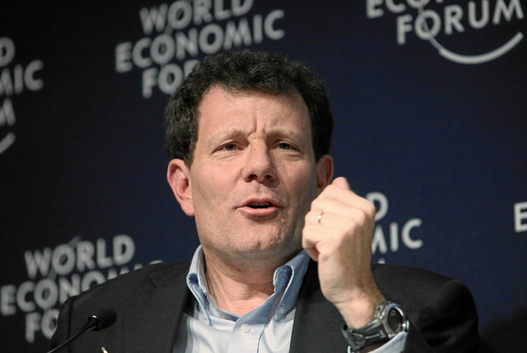 New York Times-profilen Nicholas Kristof vurderer nå en politisk karriere. New York Times-profilen Nicholas Kristof vurderer nå en politisk karriere.