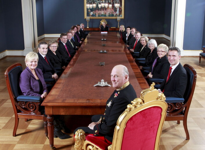 2009. Regjeringen Stoltenberg før skifte av enkelte statsråder i ekstraordinært statsråd 2009. Regjeringen Stoltenberg før skifte av enkelte statsråder i ekstraordinært statsråd