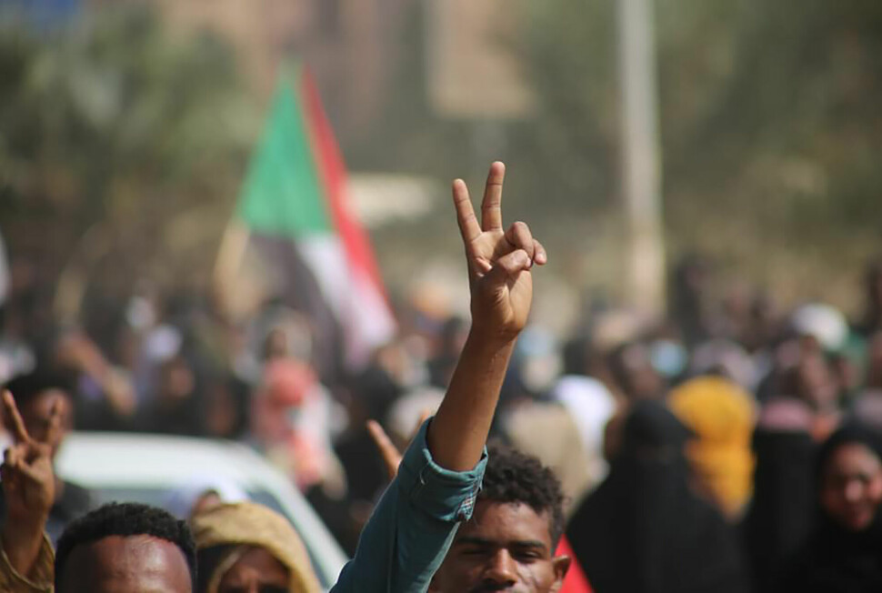 Demonstranter i hovedstaden Khartoum protesterer mot militærkuppet i Sudan denne uken.