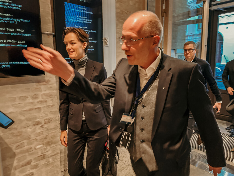 Kulturminister Annette Trettebergstuen ble tatt imot i Pressens hus av NRs generalsekretær Arne Jensen. Kulturminister Annette Trettebergstuen ble tatt imot i Pressens hus av NRs generalsekretær Arne Jensen.