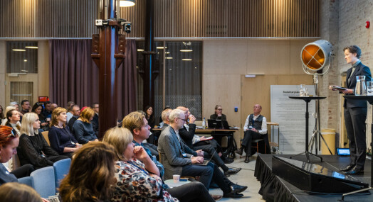 Kulturministeren gikk til angrep på sosiale medier-giganter foran redaktørene Kulturministeren gikk til angrep på sosiale medier-giganter foran redaktørene