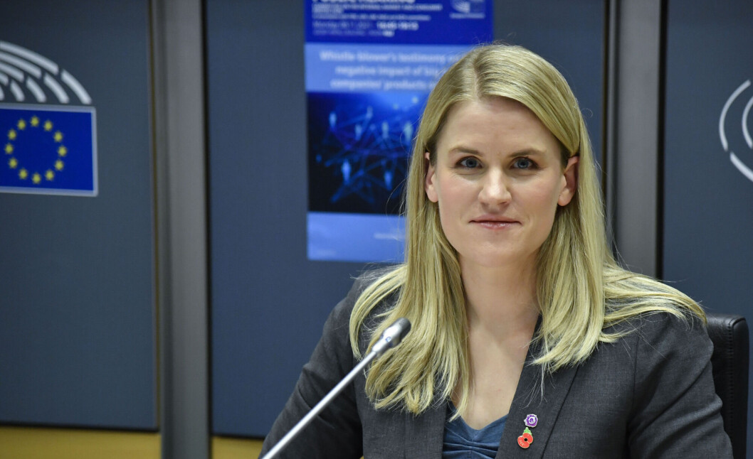 Facebook-varsleren Frances Haugen forteller om Facebooks skadelige framferd under en høring i EU-parlamentet. Facebook-varsleren Frances Haugen forteller om Facebooks skadelige framferd under en høring i EU-parlamentet.