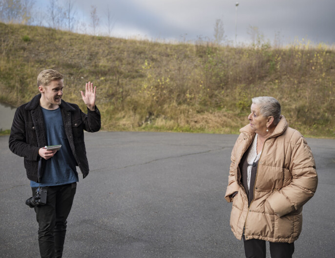Solveig Simensen (76) bor i omsorgsbolig på Vinstra. Her blir hun fotografert av Jonas Oden Ulset i Dølen, i forbindelse med hans artikler om at kun 87 prosent av helsepersonell i Nord-Fron kommune er vaksinerte. Solveig Simensen (76) bor i omsorgsbolig på Vinstra. Her blir hun fotografert av Jonas Oden Ulset i Dølen, i forbindelse med hans artikler om at kun 87 prosent av helsepersonell i Nord-Fron kommune er vaksinerte.