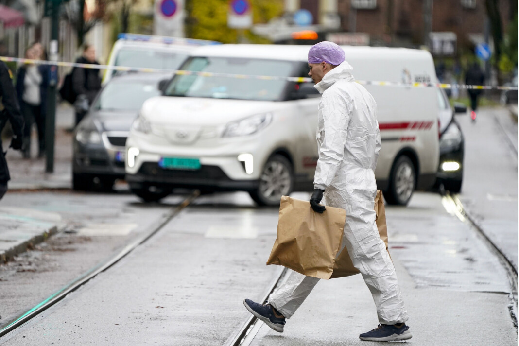 Politiet i arbeid på stedet etter politiskytingen på Bislett tirsdag 9. november. Politiet i arbeid på stedet etter politiskytingen på Bislett tirsdag 9. november.
