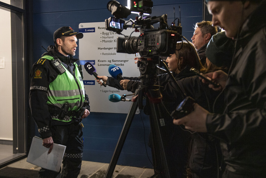 Norsk Redaktørforening er nå ute med en ny veileder for redaktører og journalister om møtet med ofre og pårørende. Norsk Redaktørforening er nå ute med en ny veileder for redaktører og journalister om møtet med ofre og pårørende.