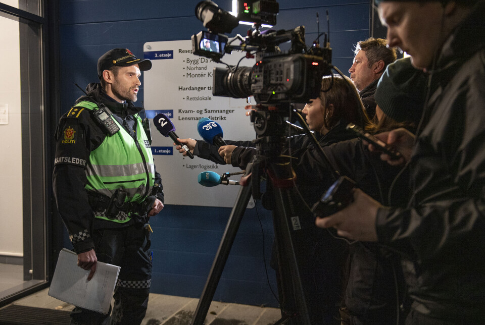 Norsk Redaktørforening er nå ute med en ny veileder for redaktører og journalister om møtet med ofre og pårørende. Norsk Redaktørforening er nå ute med en ny veileder for redaktører og journalister om møtet med ofre og pårørende.
