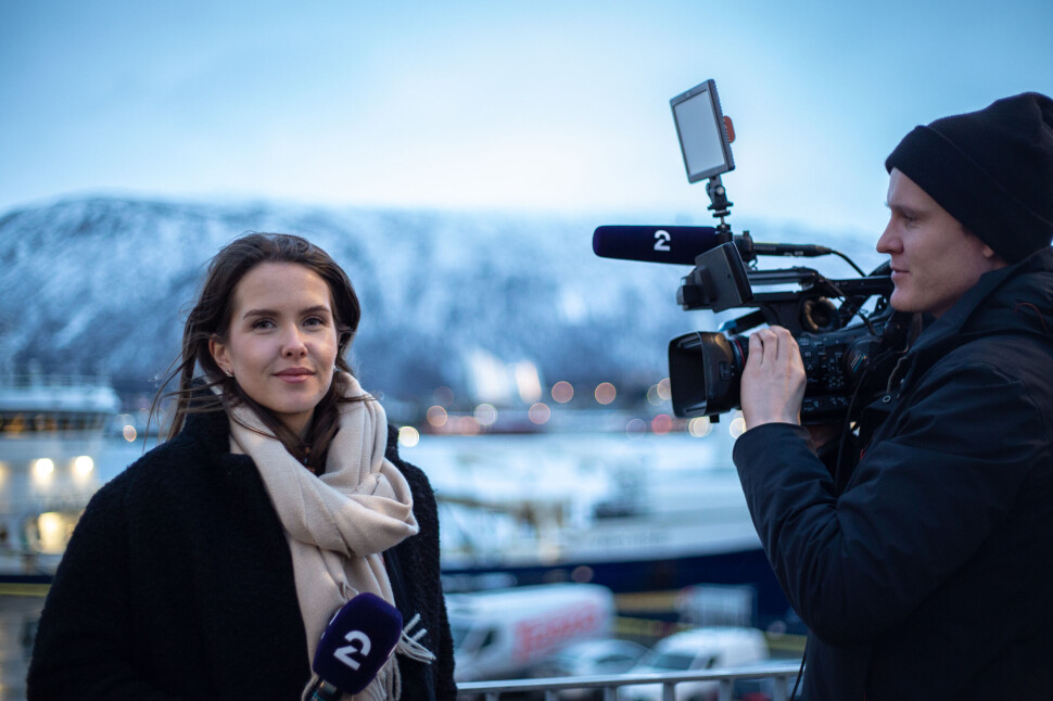 Karen Anna Kleppe har vært TV 2s Tromsø-reporter i ett år. Fotograf Daniel Berg Fosseng er hennes nærmeste og eneste kollega i byen. Karen Anna Kleppe har vært TV 2s Tromsø-reporter i ett år. Fotograf Daniel Berg Fosseng er hennes nærmeste og eneste kollega i byen.