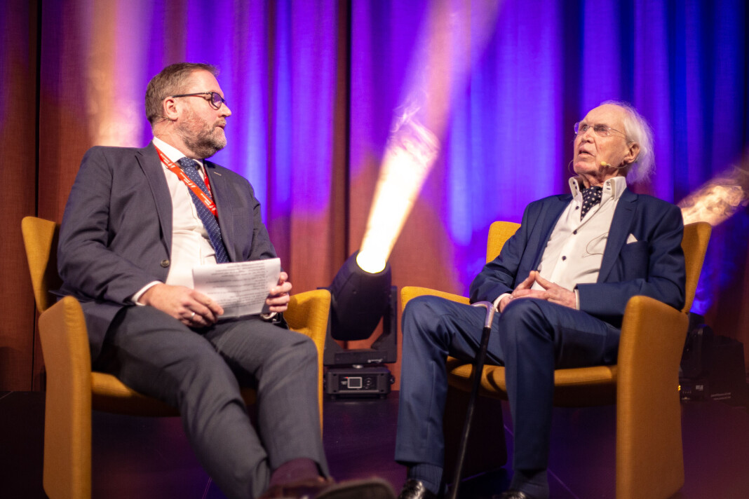 Knut Knudsen Eigeland intervjuet Trygve Moe på scenen. Knut Knudsen Eigeland intervjuet Trygve Moe på scenen.