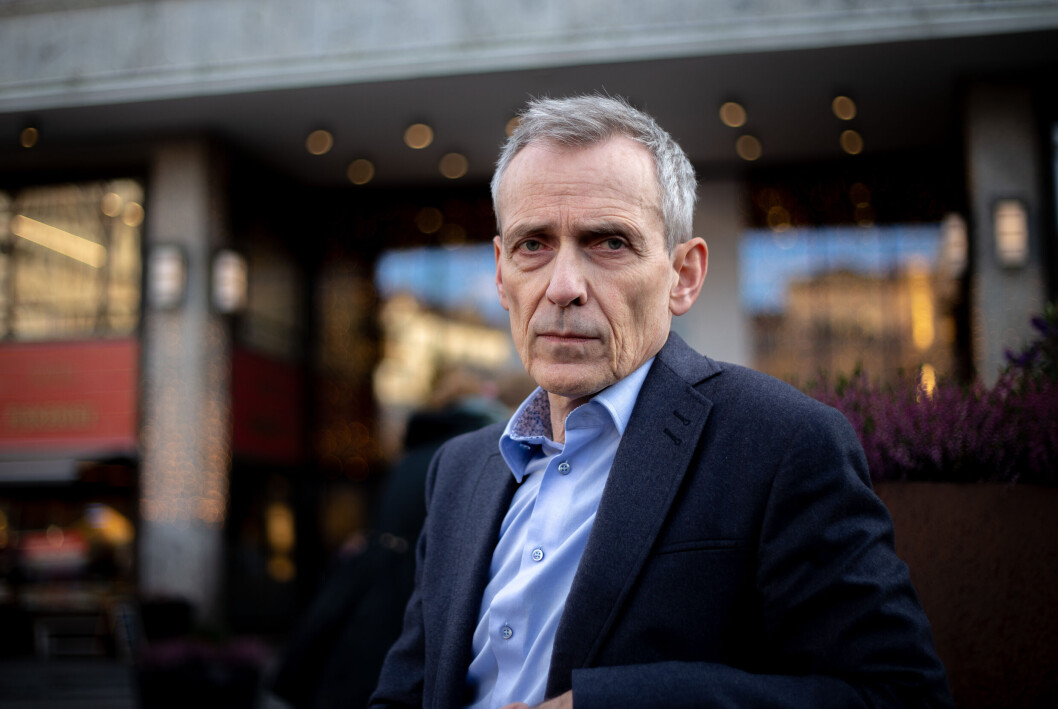 Document-journalist Øyvind Thuestad reagerer på maglende omtale av hendelsen hvor han fikk sin mobiltelefon knust. Document-journalist Øyvind Thuestad reagerer på maglende omtale av hendelsen hvor han fikk sin mobiltelefon knust.