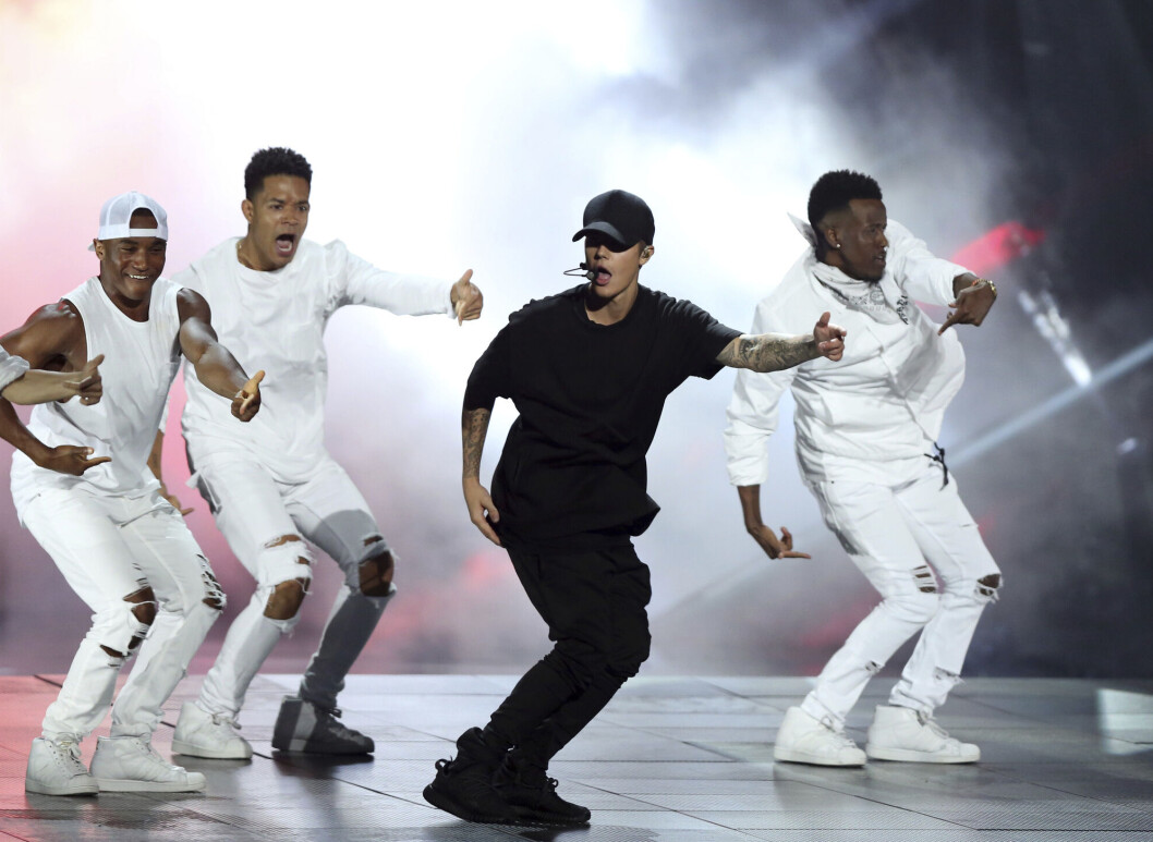 Justin Bieber (i svart) blir bedt om ikke å opptre i Saudi-Arabia. Justin Bieber (i svart) blir bedt om ikke å opptre i Saudi-Arabia.