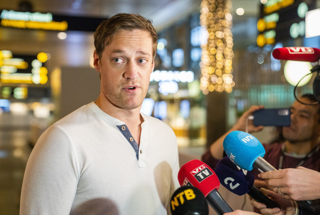 NRK-journalist Halvor Ekeland på Gardermoen etter at han og kollega Lokman Ghorbani ble anholdt i Qatar. NRK-journalist Halvor Ekeland på Gardermoen etter at han og kollega Lokman Ghorbani ble anholdt i Qatar.