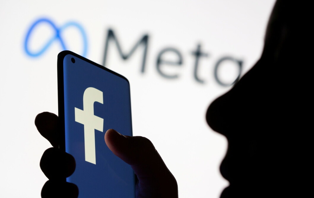 Britiske myndigheter har gitt Facebook ordre om å selge Giphy, etter å ha bedømt at eierskapet rammer konkurransen i markedet. Britiske myndigheter har gitt Facebook ordre om å selge Giphy, etter å ha bedømt at eierskapet rammer konkurransen i markedet.