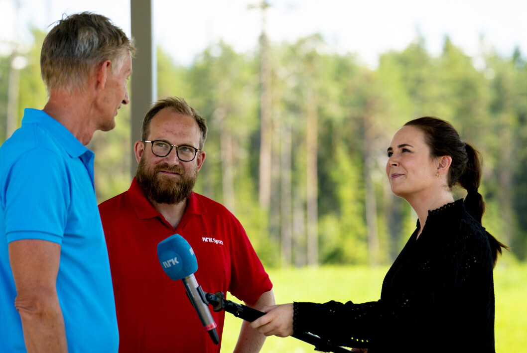 NRKs Andreas Stabrun Smith (i midten) skal kommentere skiskyting i Östersund sammen med sin kollega Ola Lunde (til venstre) fra hvert sitt hotellrom. Her sammen med Ida Nysæter Rasch. NRKs Andreas Stabrun Smith (i midten) skal kommentere skiskyting i Östersund sammen med sin kollega Ola Lunde (til venstre) fra hvert sitt hotellrom. Her sammen med Ida Nysæter Rasch.