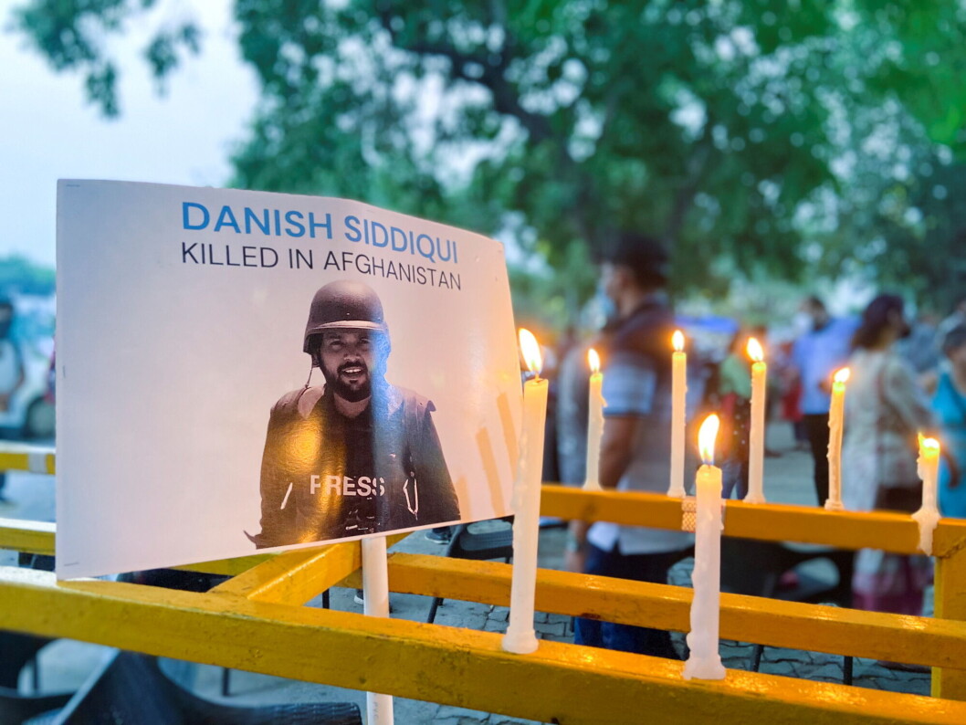 Reuters-fotografen Danish Siddiqui ble drept ute på oppdrag på grensen mellom Afghanistan og Pakistan i juli. Reuters-fotografen Danish Siddiqui ble drept ute på oppdrag på grensen mellom Afghanistan og Pakistan i juli.