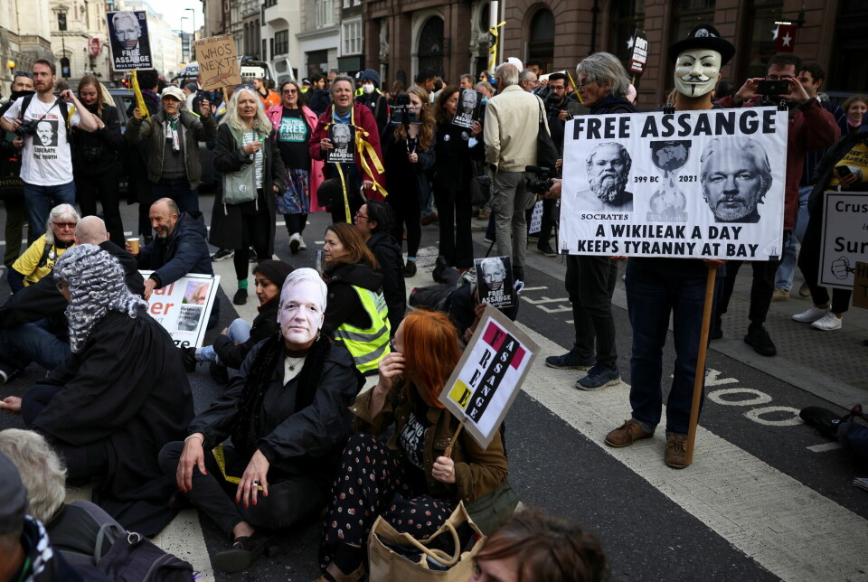 Demonstranter utenfor Royal Courts of Justice i London i oktober.