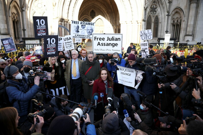 Assange skal ha fått slag i fengselet