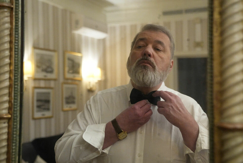Dmitrij Muratov fotografert på rommet sitt på Grand Hotel i Oslo, hvor han gjør seg klar for nobelbanketten.