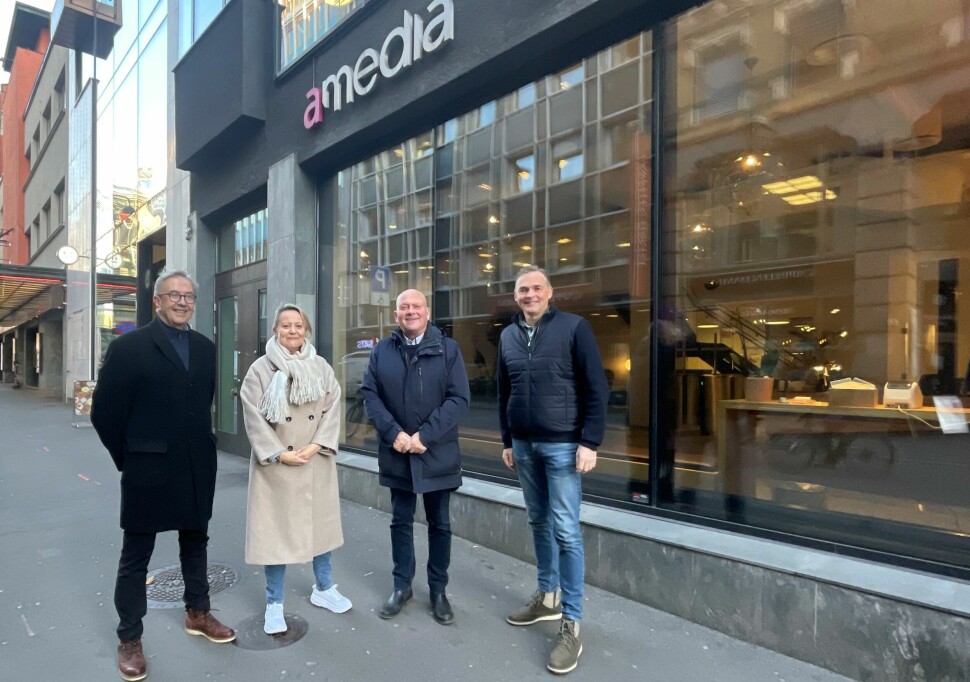 Akersposten får ny eier. Fra venstre: Redaksjonssjef Vidar Bakken, salgs- og markedssjef Hanne Bae Ottho, konserndirektør Pål Eskås i Amedia og ansvarlig redaktør og daglig leder Fredrik Eckhoff.