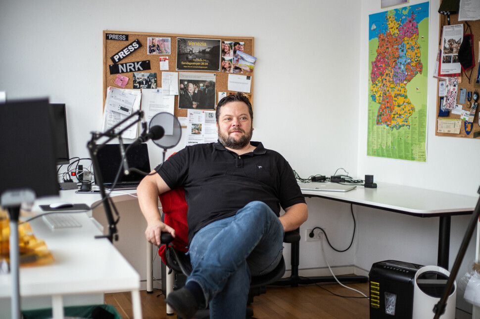 NRK-korrespondenten Roger Sevrin Bruland har kombinert hjem og hjemmekontor i Tyslands hovedstad.