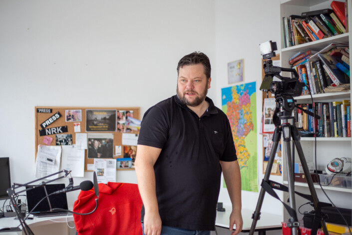Roger Severin Bruland var noen dager før Journalisten møtte ham, på grensen mellom Polen og Hviterussland. Roger Severin Bruland var noen dager før Journalisten møtte ham, på grensen mellom Polen og Hviterussland.