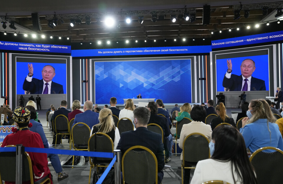 Russlands president Vladimir Putin inviterte over 500 journalister til sin årlige pressekonferanse lille julaften, men «glemte» å invitere den uavhengige avisen til fredsprisvinner Dmitrij Muratov, Novaja Gazeta.