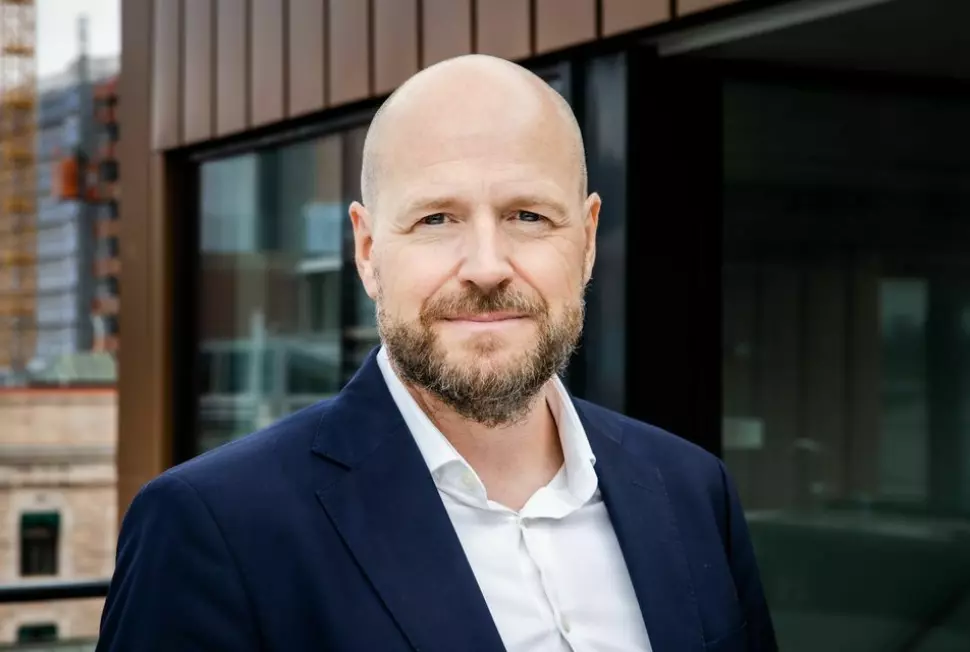 Konserndirektør Pål Nedregotten i Amedia sier selskapet jobber med utgangspunkt i at kundedata kan være kompromittert.