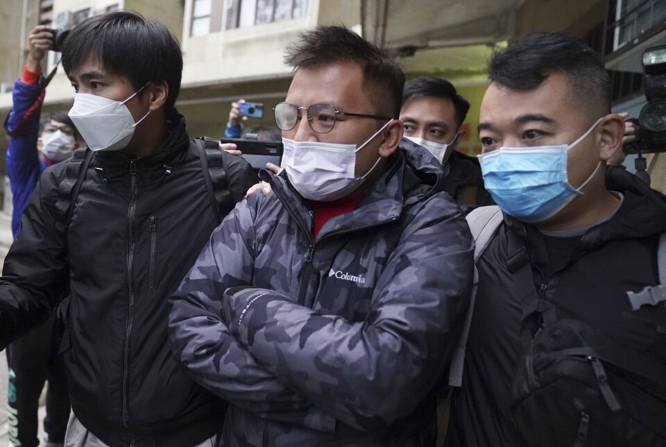 Redaktør Ronson Chan i Stand News ble pågrepet av Hongkong-politiet onsdag. Chan er også sjef for journalistforbundet i Hongkong. Redaktør Ronson Chan i Stand News ble pågrepet av Hongkong-politiet onsdag. Chan er også sjef for journalistforbundet i Hongkong.